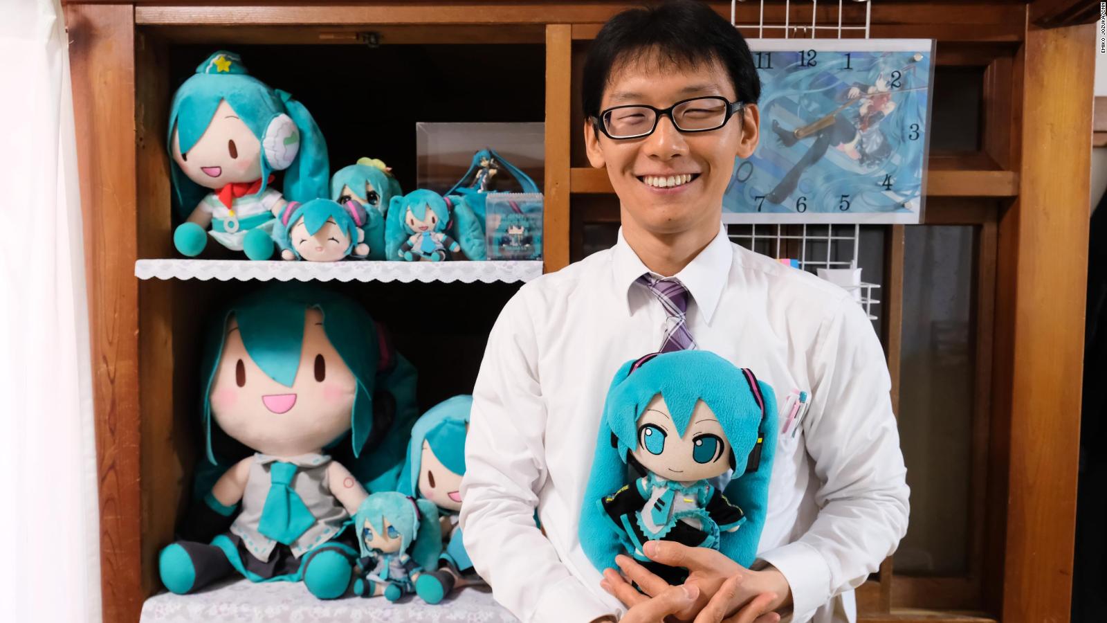 现代人的寂寞与自怜！日本男生与虚拟偶像结婚